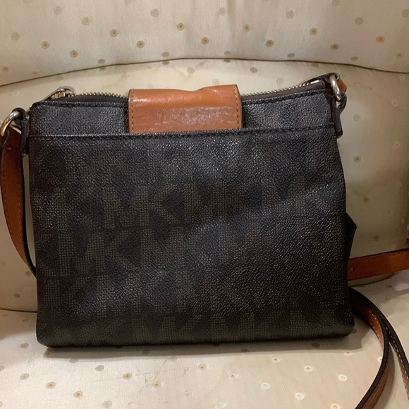 Michael Kors Fulton Monogram - Picture 2 of 8